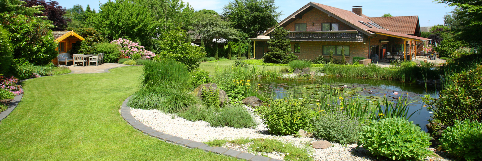 Natur-Pool, Schwimmteich und Naturbadeteiche – Ihr persönliches Paradies im eigenen Garten Natur-Pool, Schwimmteich und Naturbadeteiche – Ihr persönliches Paradies im eigenen Garten